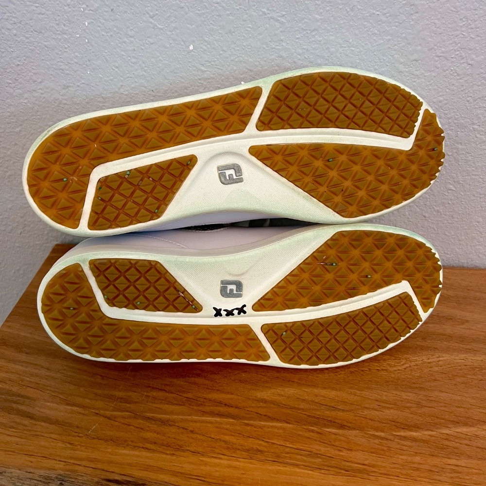 FootJoy Links Women's White Snake Spikeless Golf Shoes 9.5M Quiet Luxury Preppy - Picture 5 of 6